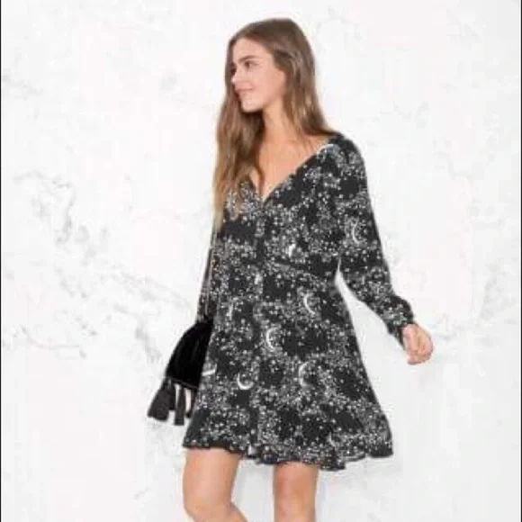& Other Stories Cosmic stars and moon black white long sleeve dress NWT size 6 - Picture 3 of 10
